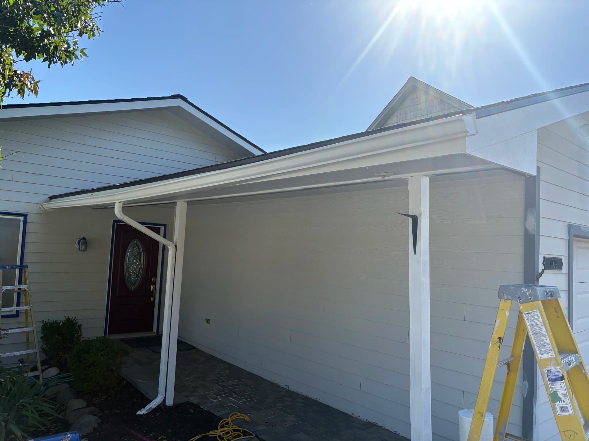 Gallery photos for Lakefront Home Gets a Full Exterior Color Change: Image #7