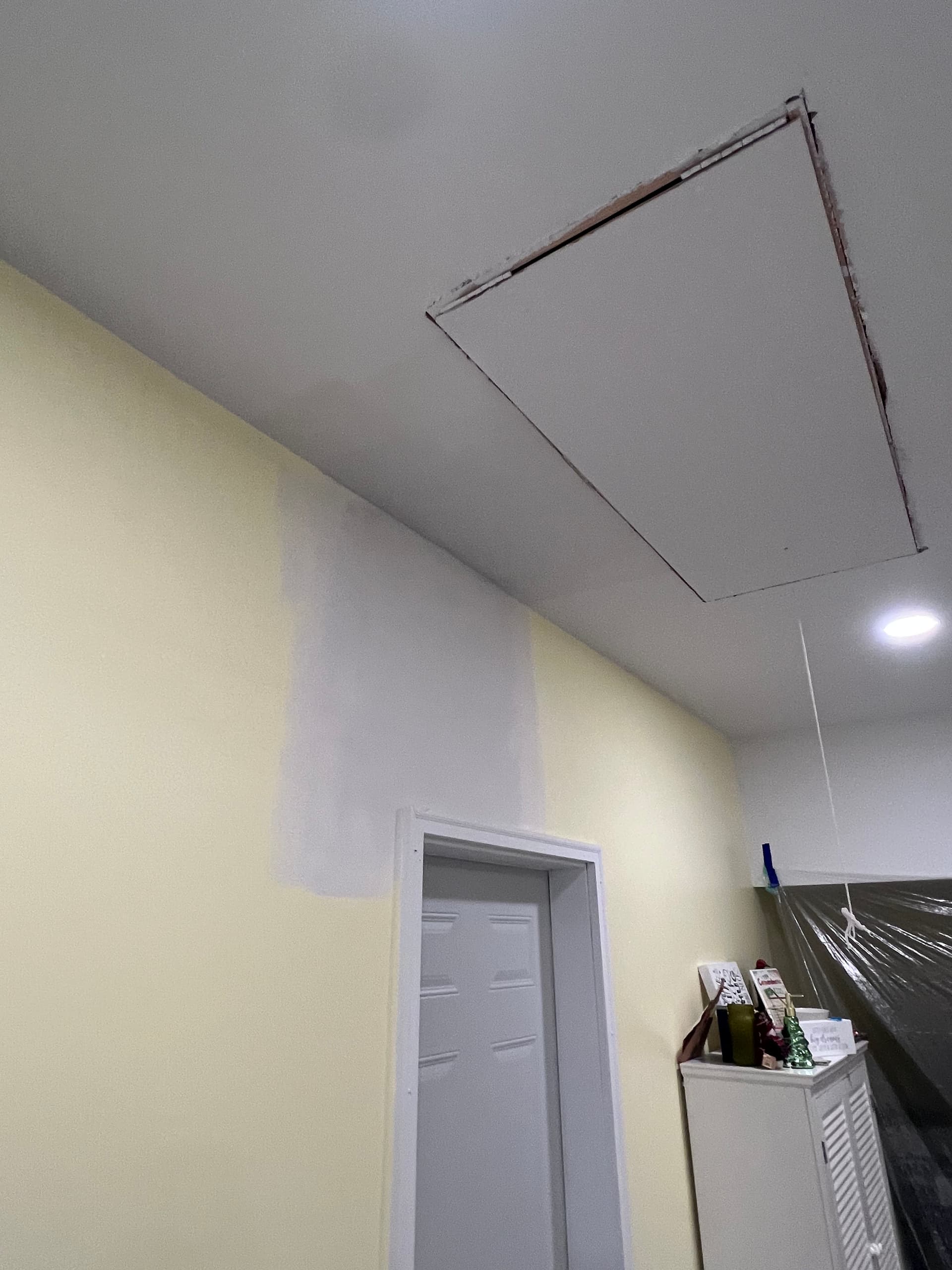 Gallery photos for Interior Painting With Drywall Repairs and a Bold Accent Wall: Image #6