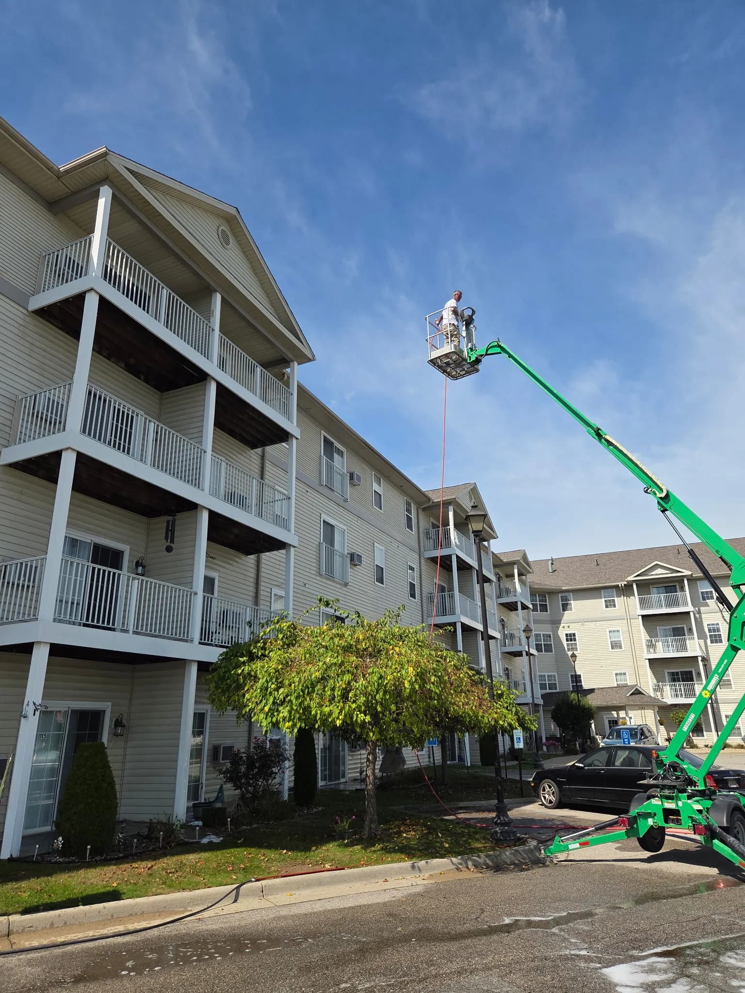 Gallery photos for Soft Washing a 4-Story Building the Right Way: Image #1