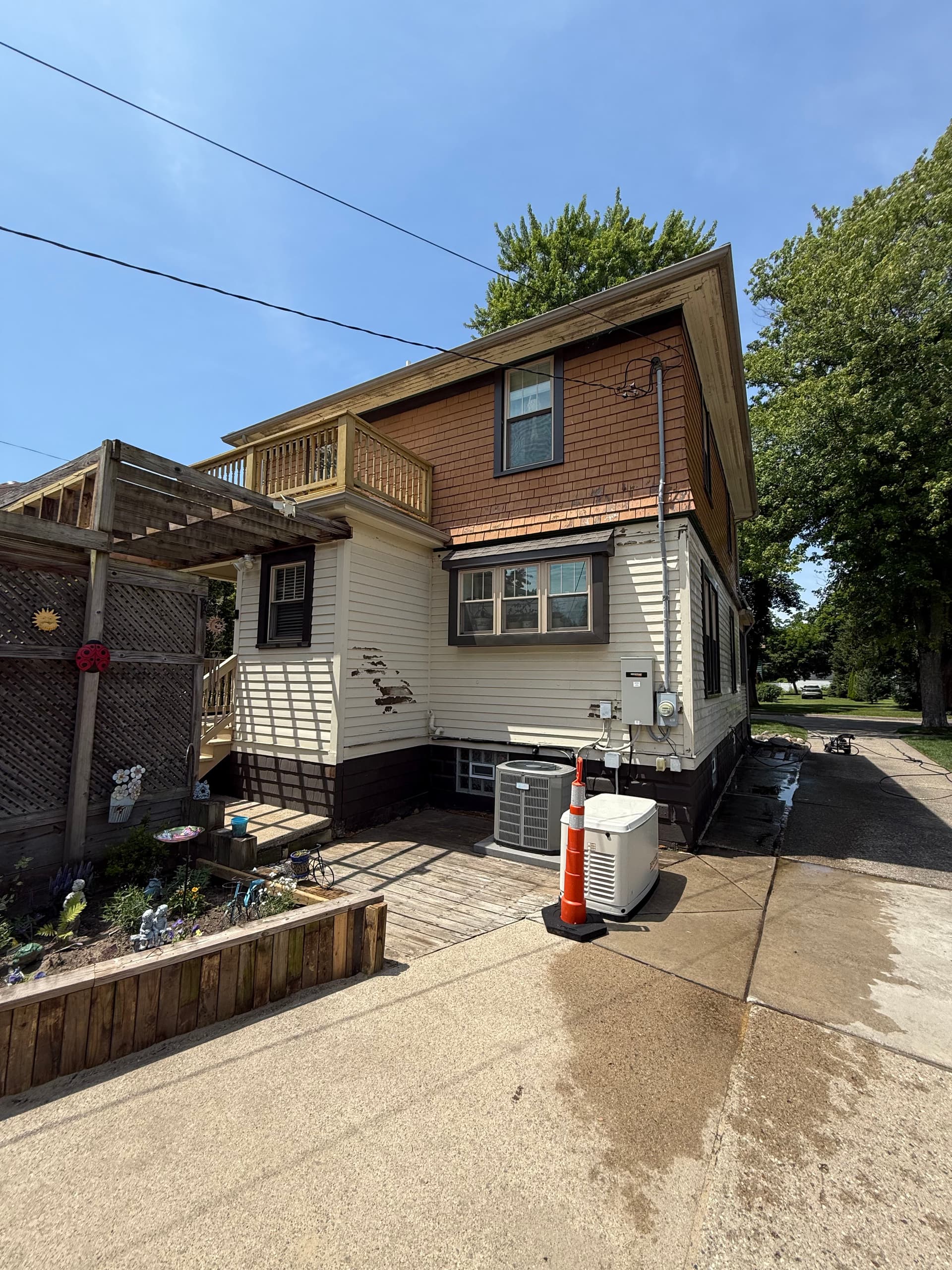 Gallery photos for Big Color Change on This Mt. Clemens Home Exterior: Image #6