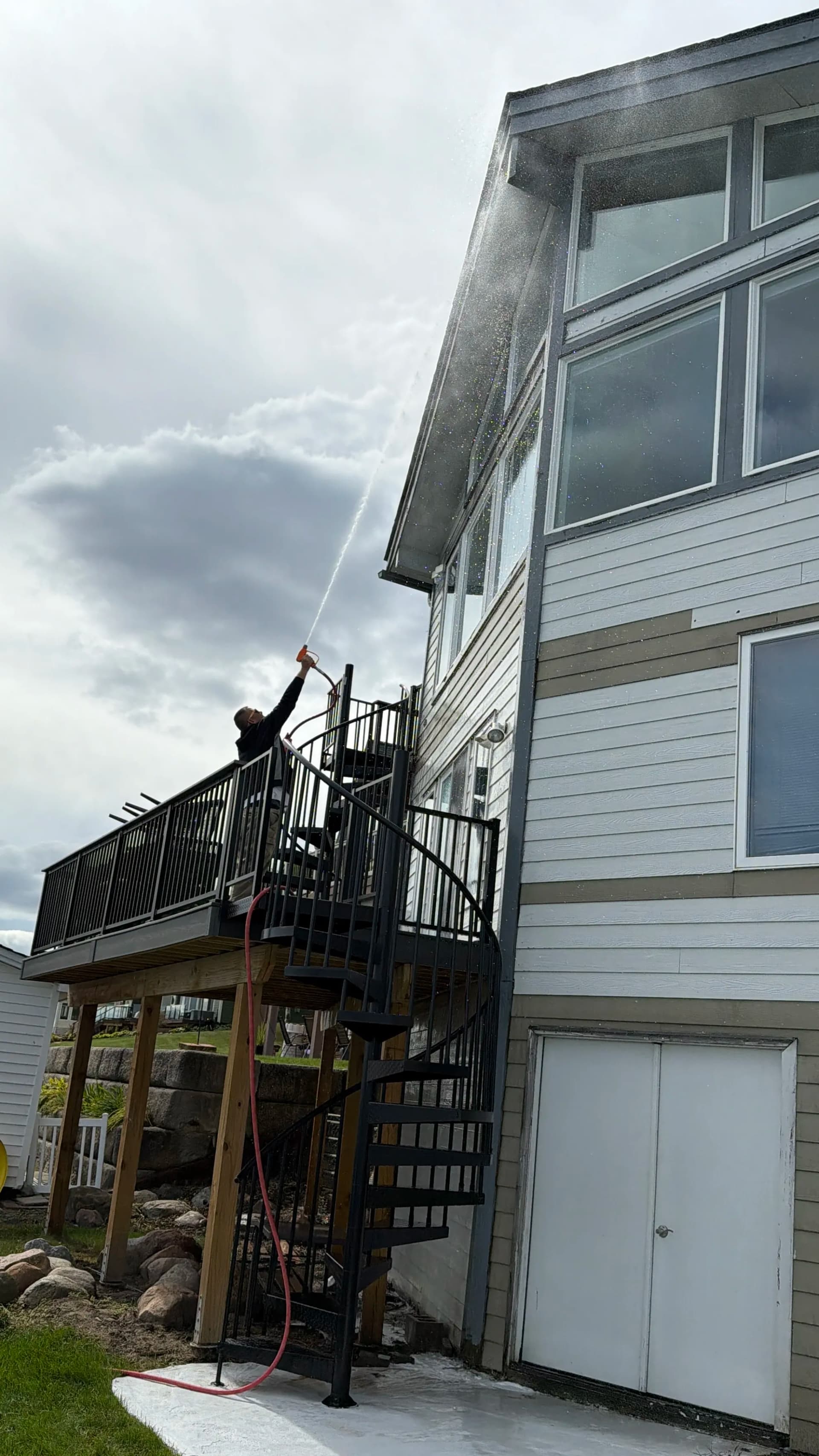 Gallery photos for Soft Washing a Lakefront Home Before Winter Hits: Image #2