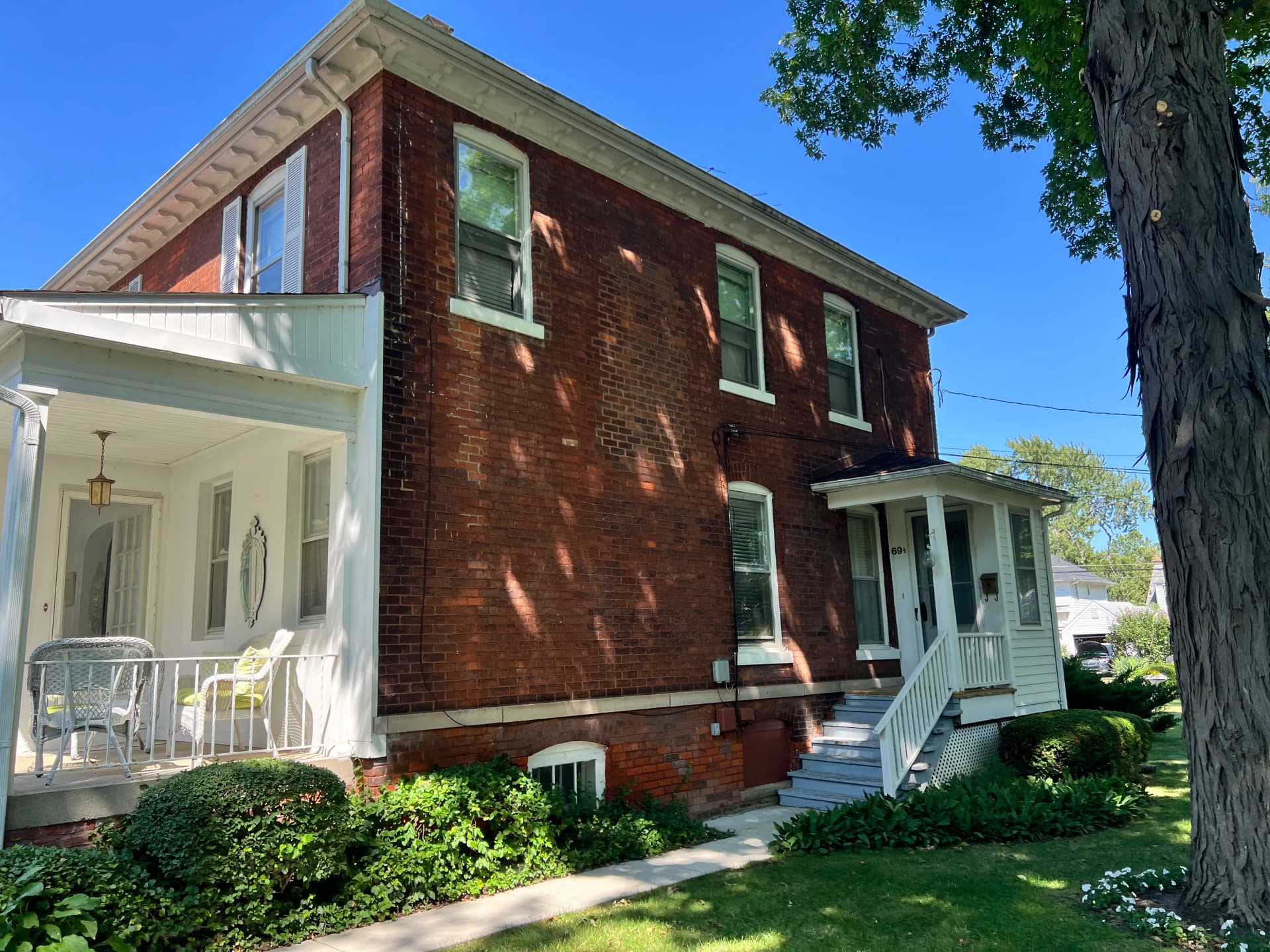 Gallery photos for Full Exterior Brick Home and Deck Paint Overhaul: Image #1