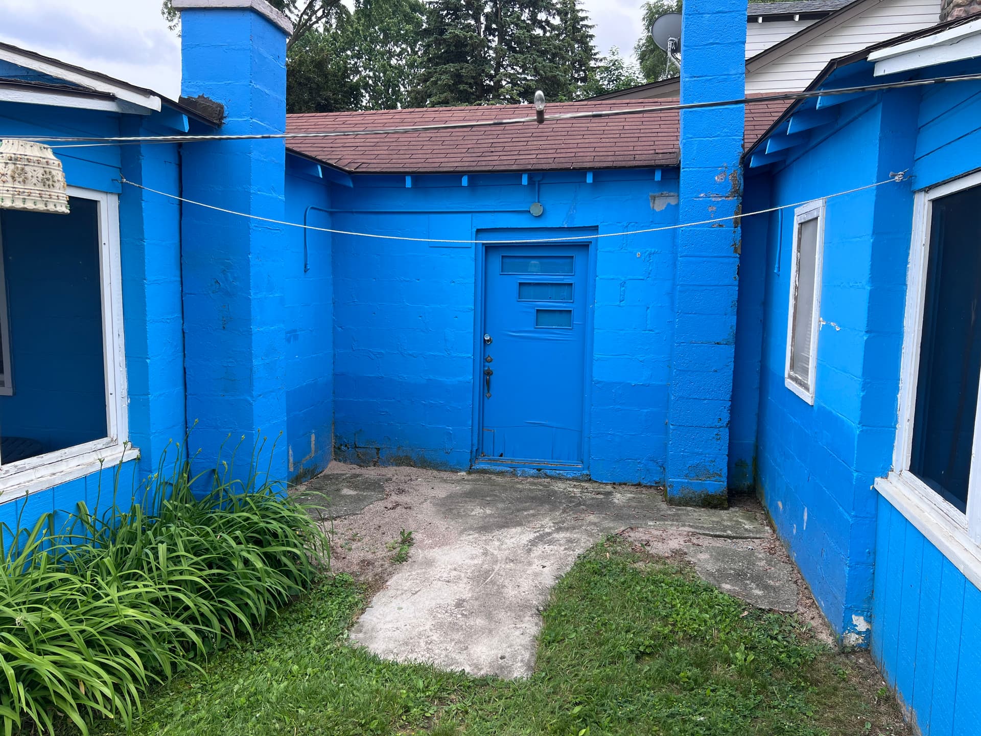 Gallery photos for Lakeside Cottages Get a Full Exterior Painting Overhaul: Image #4