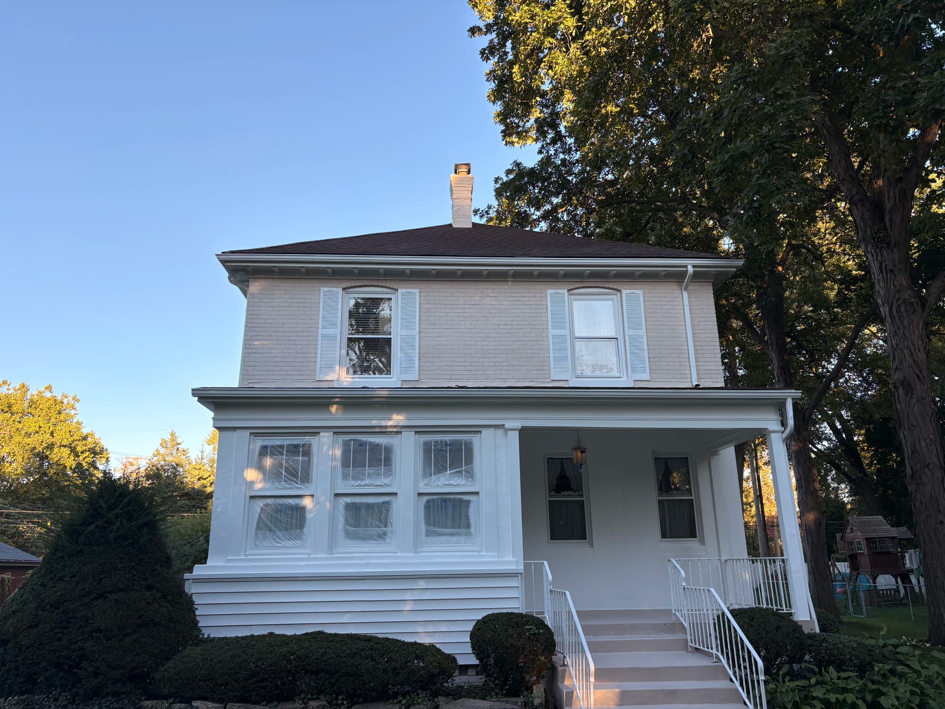 Gallery photos for Full Exterior Brick Home and Deck Paint Overhaul: Image #4