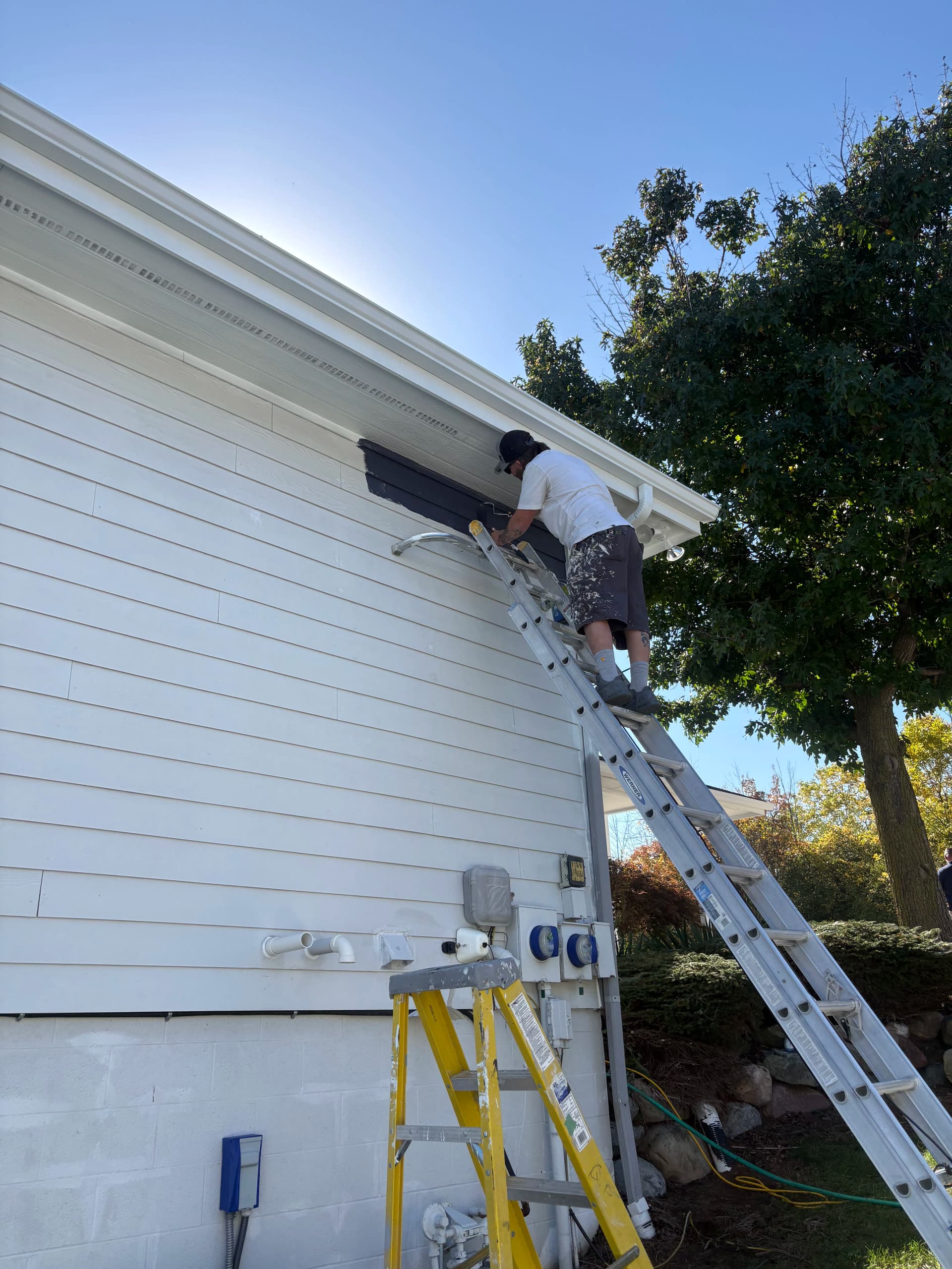 Gallery photos for Lakefront Home Gets a Full Exterior Color Change: Image #6