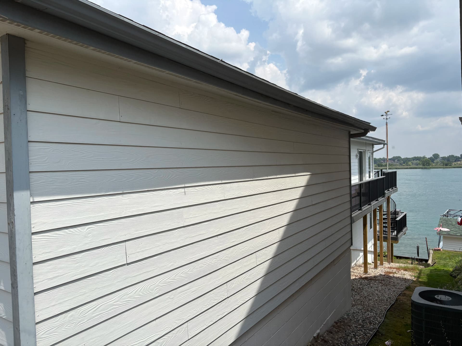 Gallery photos for Lakefront Home Gets a Full Exterior Color Change: Image #2