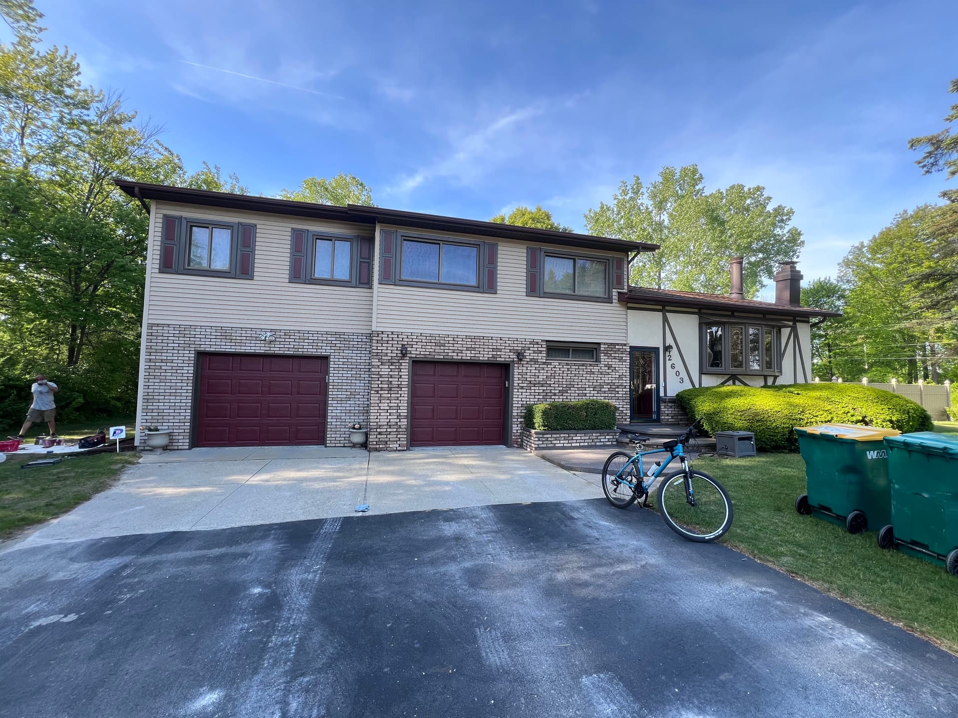 Gallery photos for Fresh Garage Door and Shutter Color Change Boosts Curb Appeal: Image #2