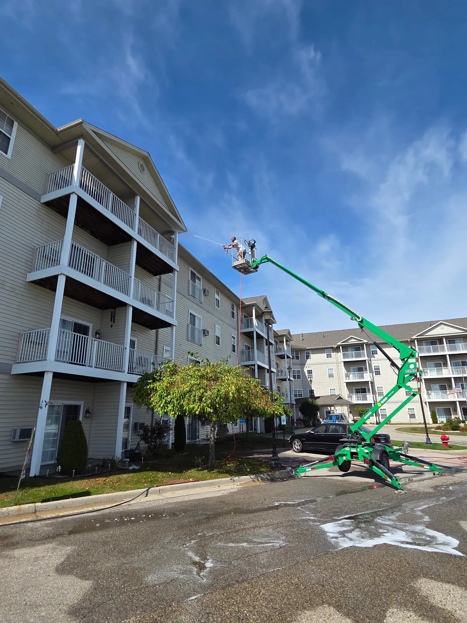 Gallery photos for Soft Washing a 4-Story Building the Right Way: Image #2