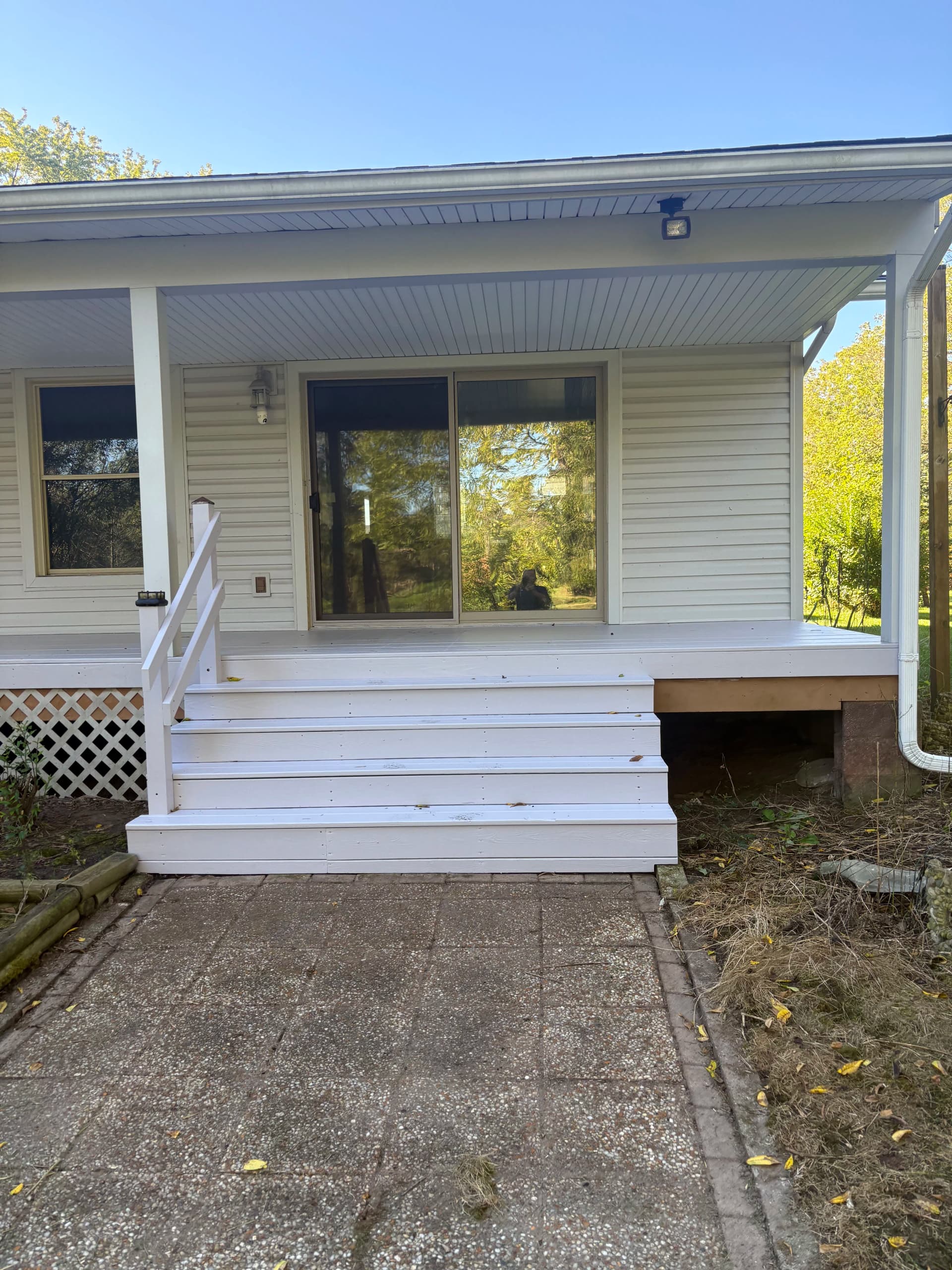 Gallery photos for A Worn Deck Gets a Clean White Finish: Image #1