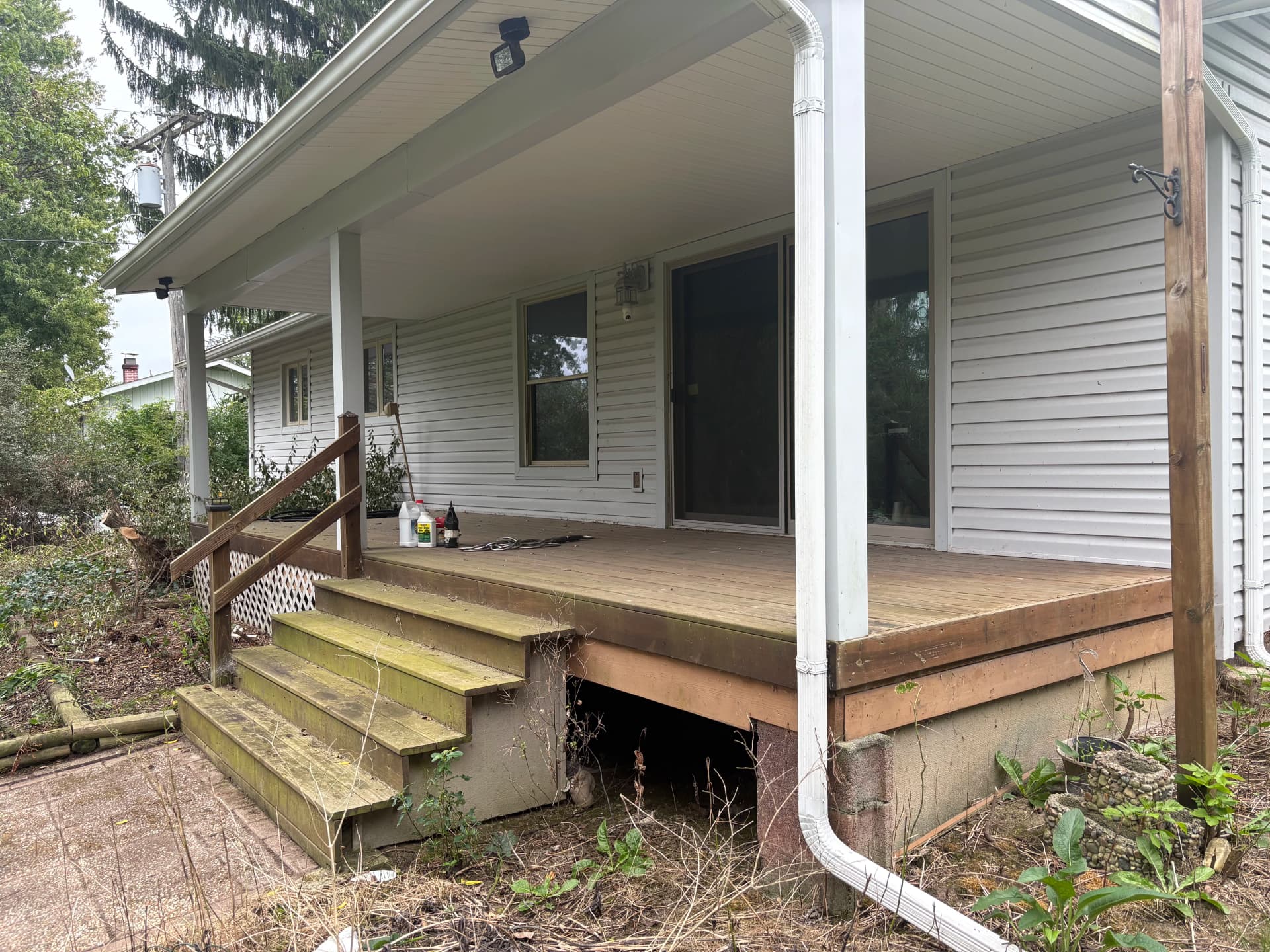 Gallery photos for A Worn Deck Gets a Clean White Finish: Image #2