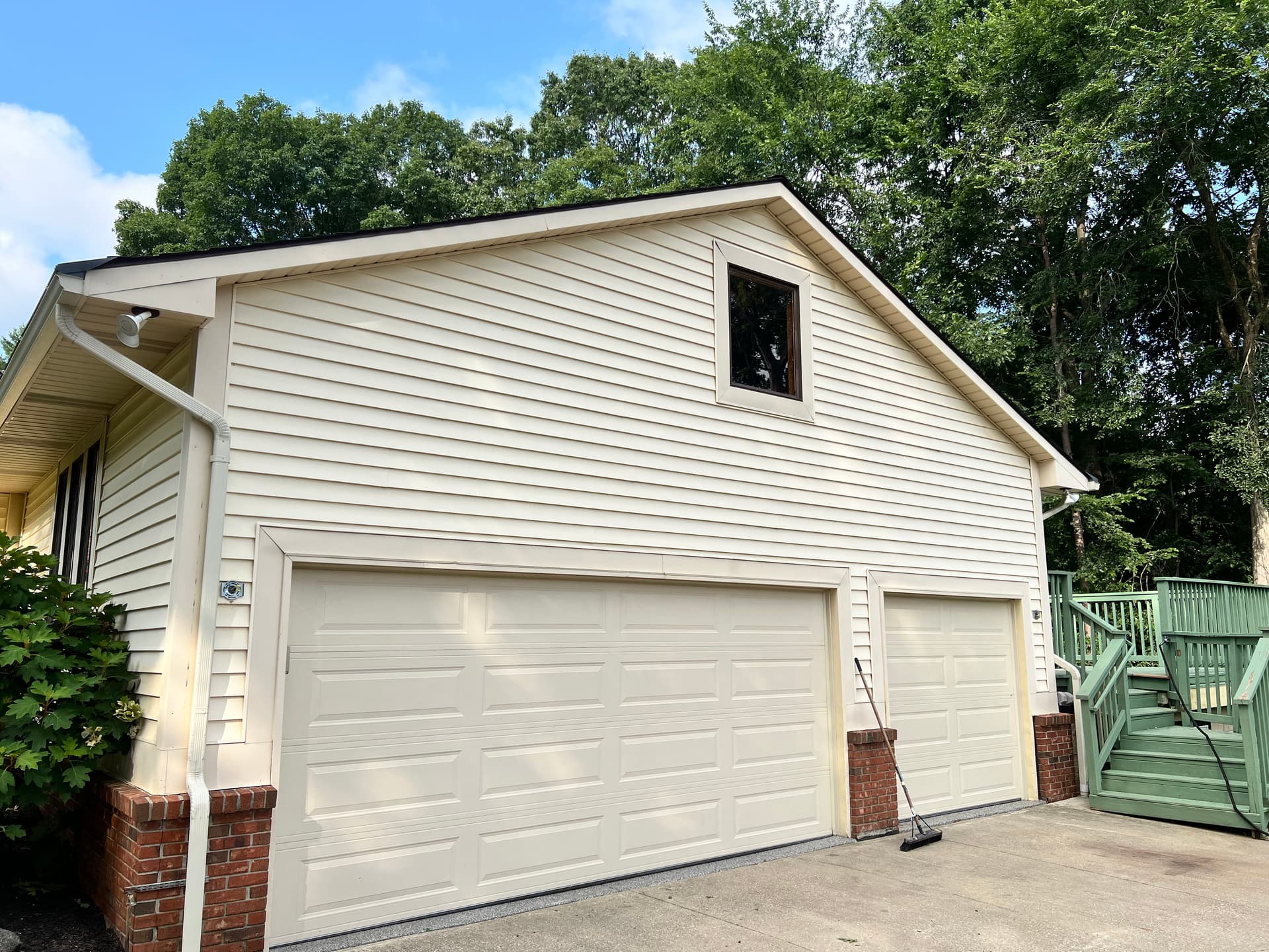 Gallery photos for Howell Home Gets a Bold Black and White Exterior Repaint: Image #4