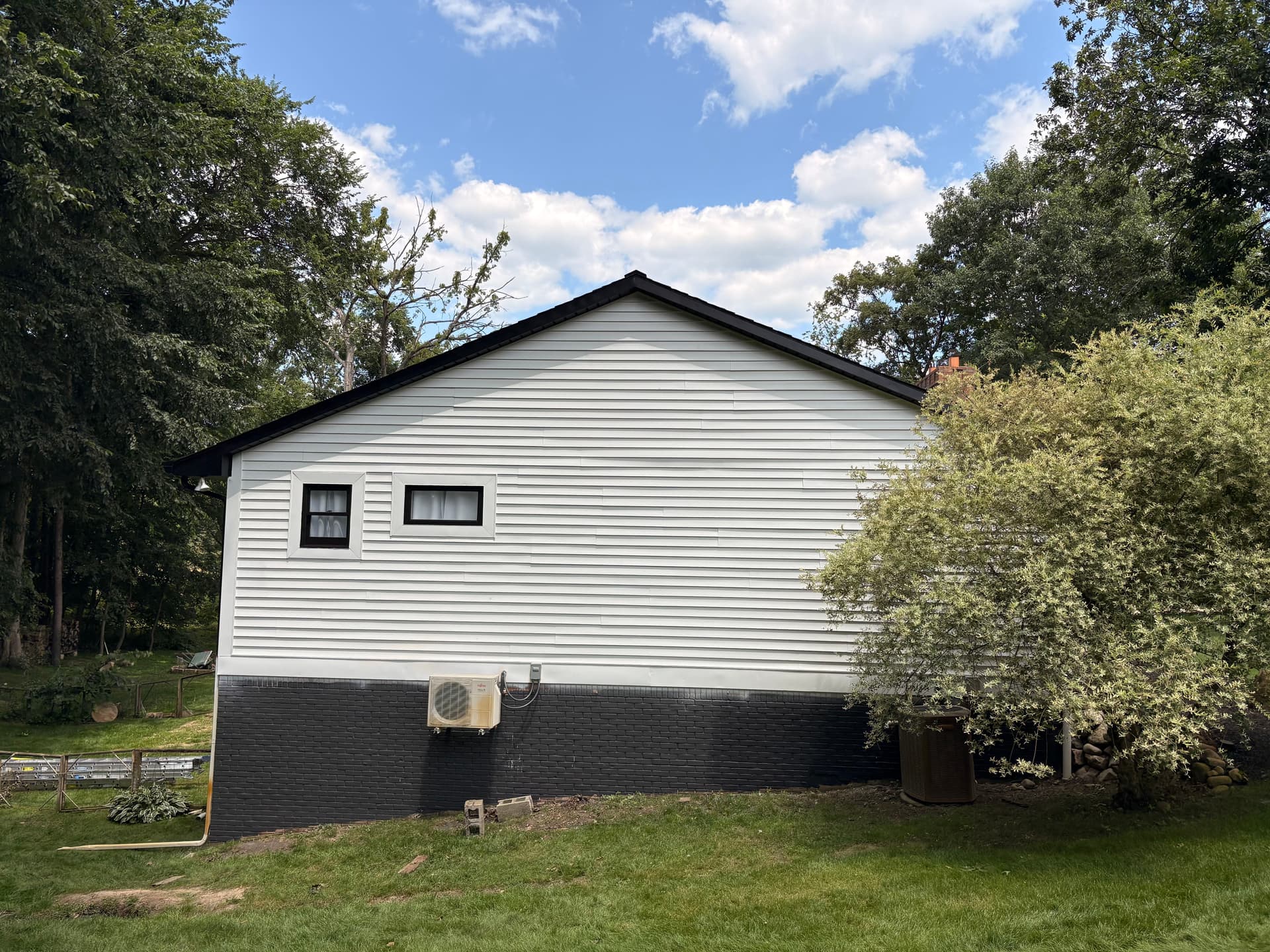 Gallery photos for Howell Home Gets a Bold Black and White Exterior Repaint: Image #3