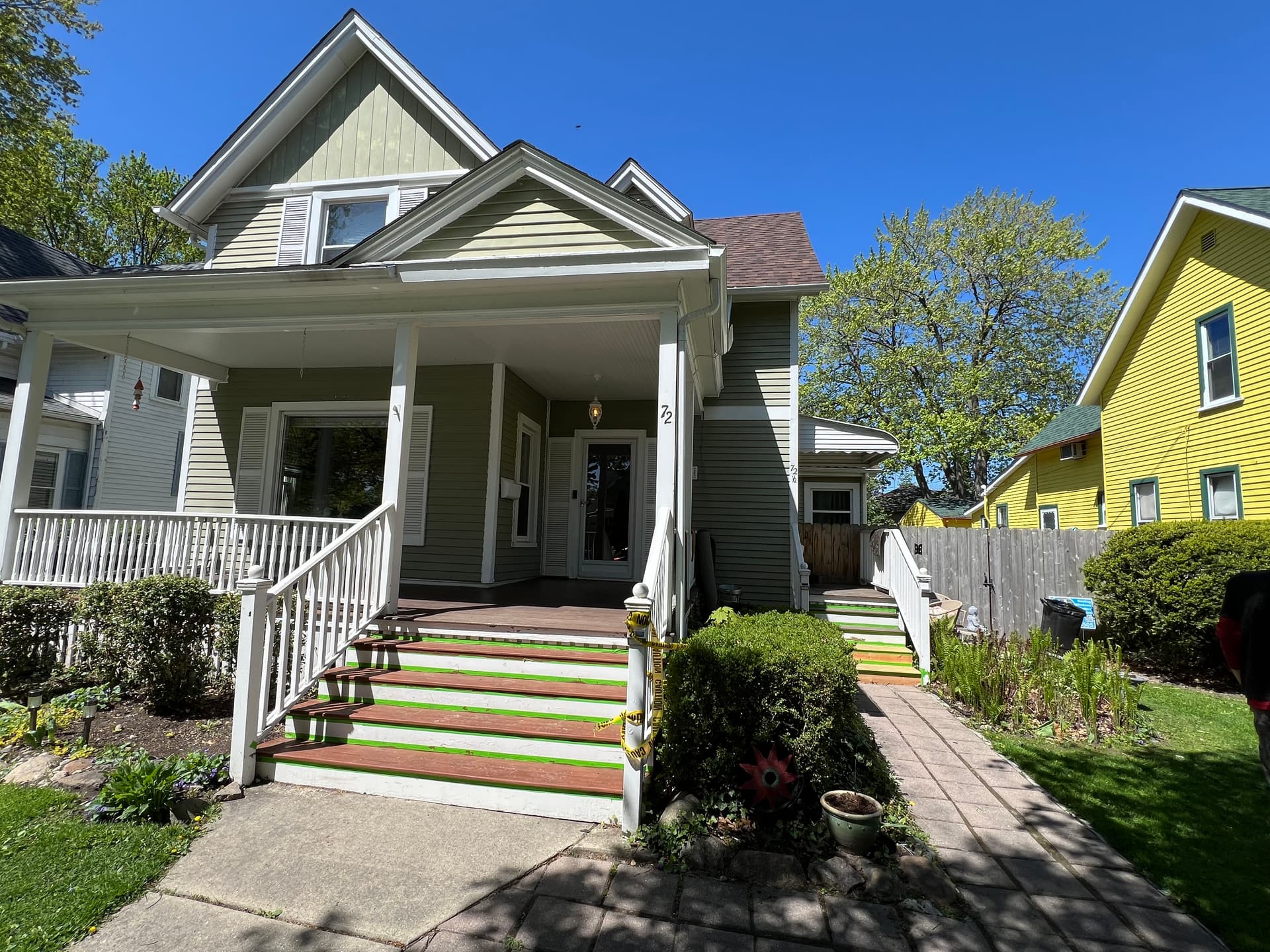 Sun-Faded Aluminum Siding Gets a Fresh Coat of Protection image