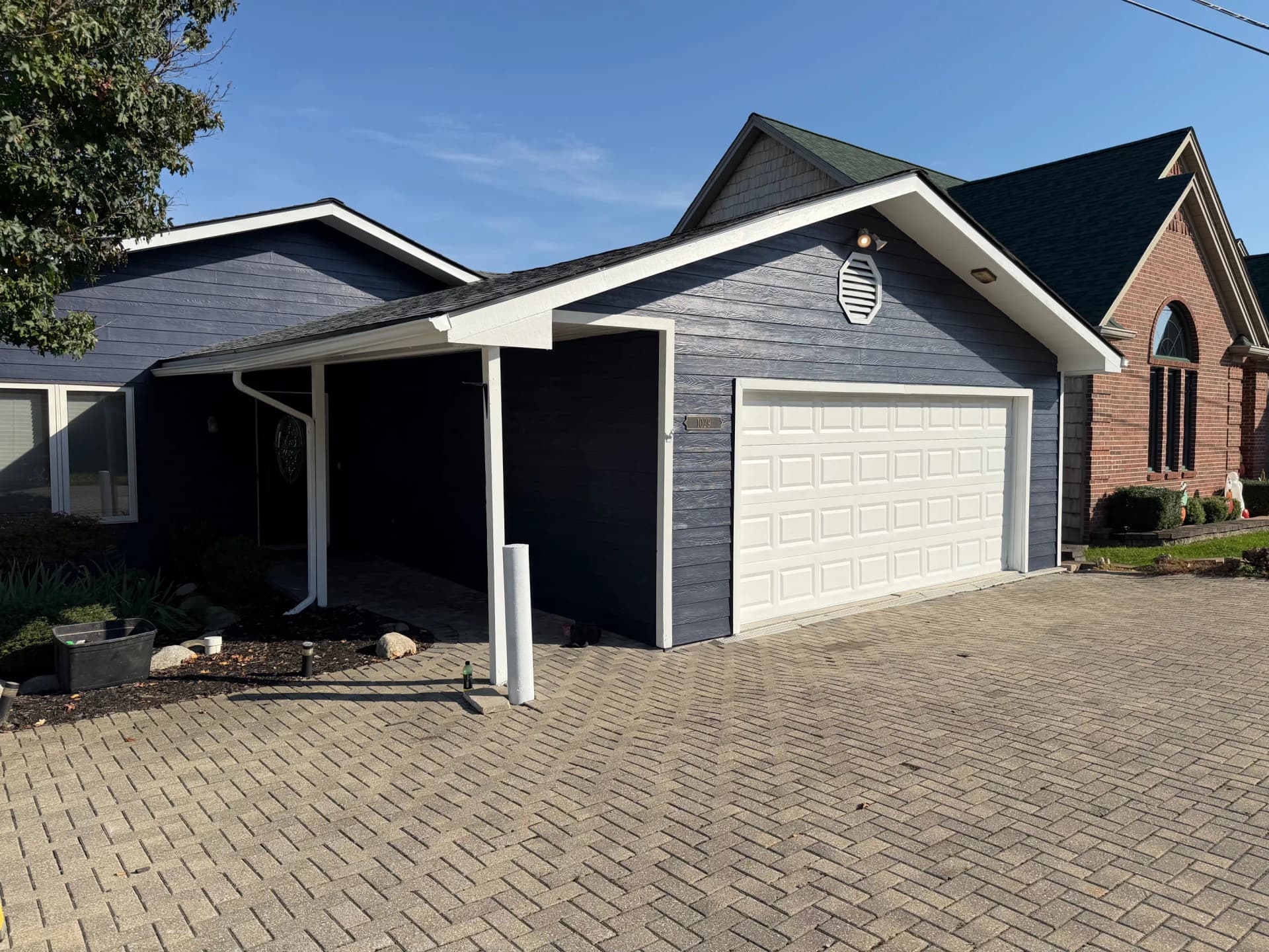 Gallery photos for Bold Navy Exterior Paint on a Lakefront Home: Image #5