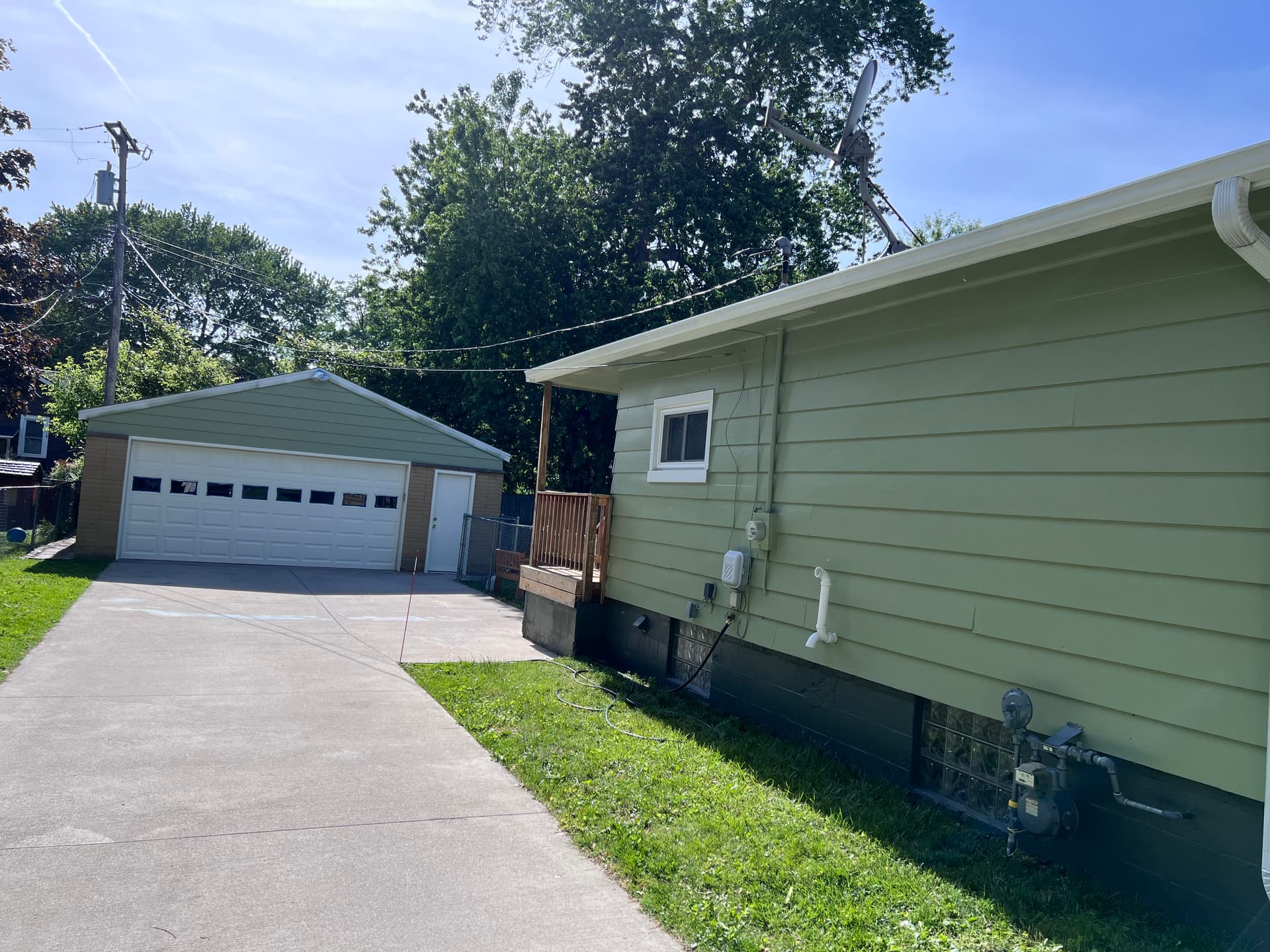 Gallery photos for Before and After Exterior Painting on a Ranch-Style Home: Image #3