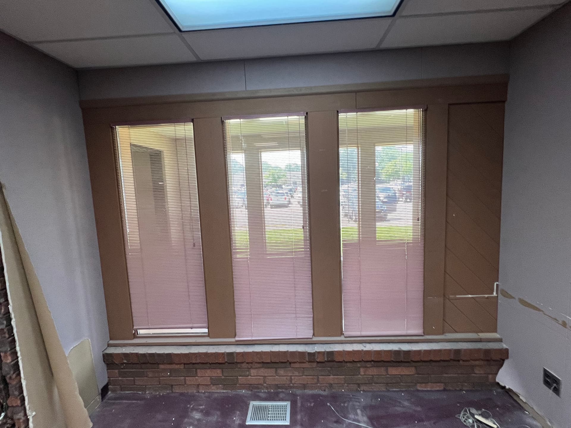 Gallery photos for Ceiling Drywall Repair and Window Frame Paint at a Doctor's Office: Image #2