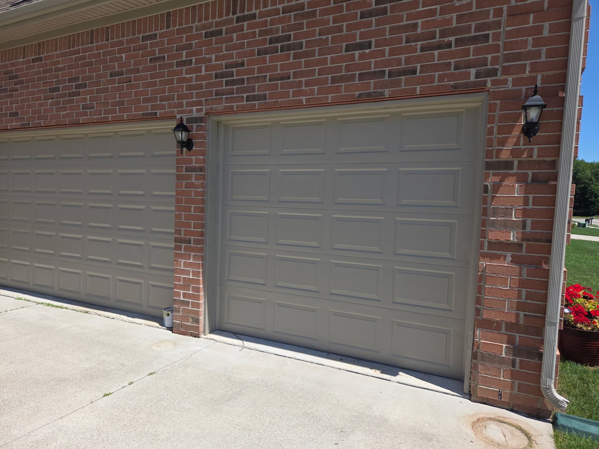 Gallery photos for Garage Door Painting That Actually Sharpens Your Whole Exterior: Image #1
