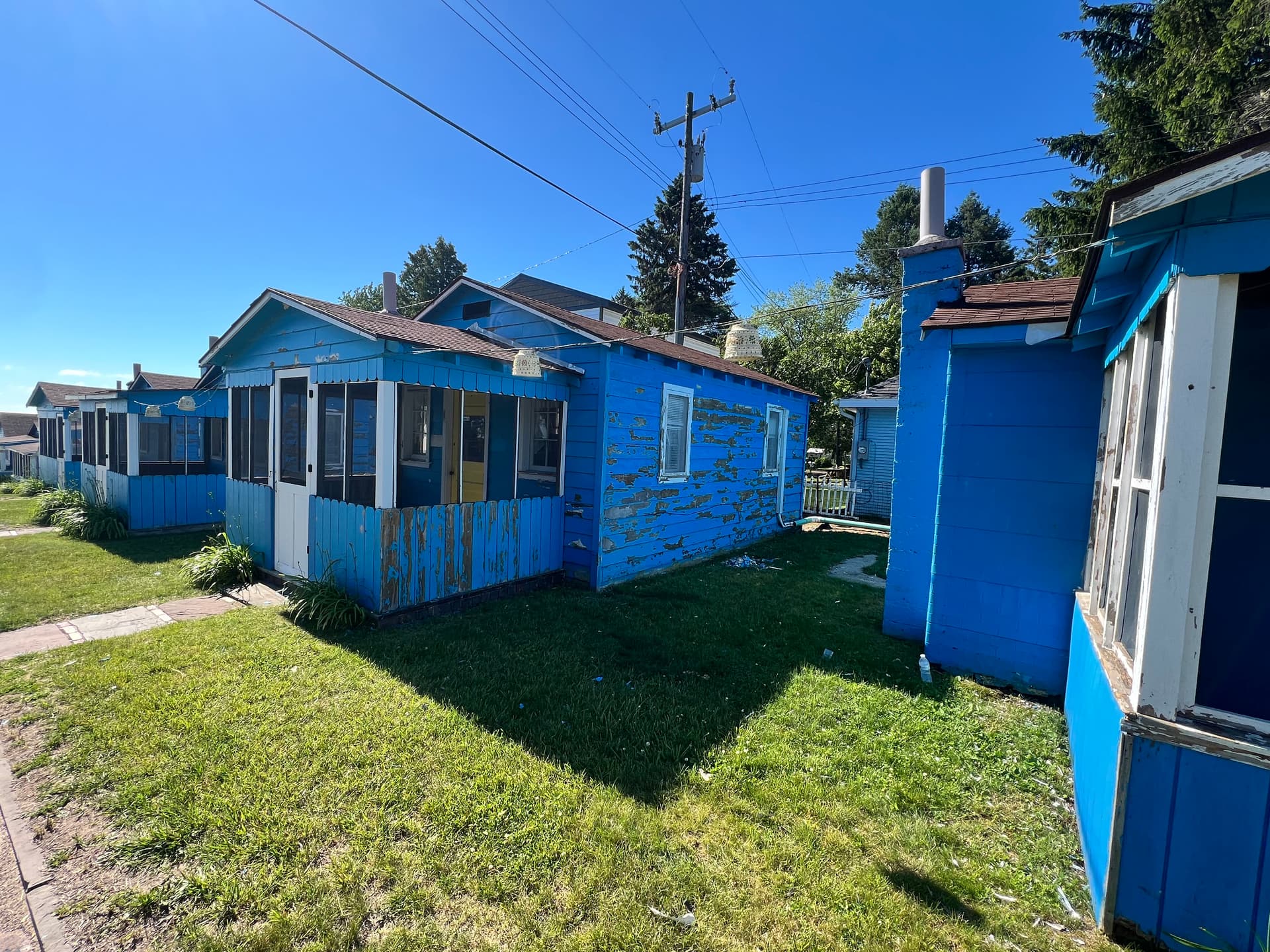 Gallery photos for Prepping Weathered Lakefront Cabins for a Fresh Coat of Paint: Image #4