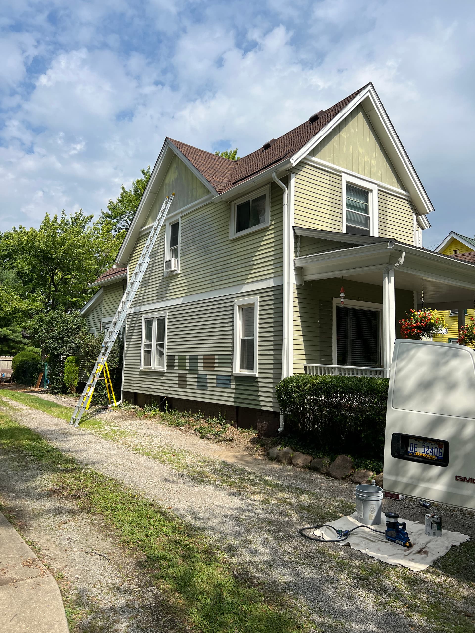 Gallery photos for Sun-Faded Aluminum Siding Gets a Fresh Coat of Protection: Image #2
