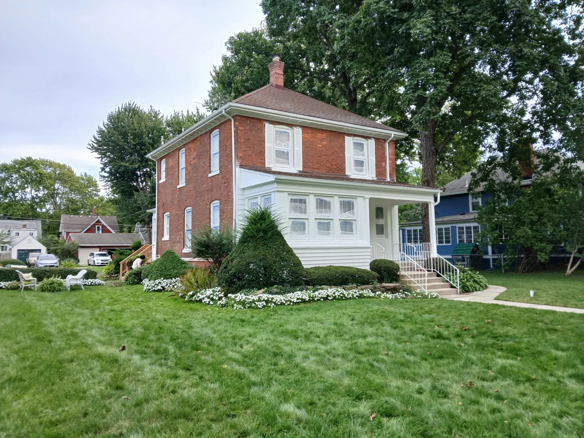 Gallery photos for Exterior Painting on a Classic Brick Home Done Right: Image #9