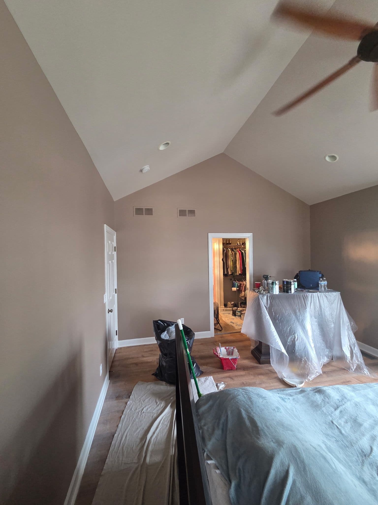 Gallery photos for Master Bedroom and Bathroom Full Interior Repaint: Image #4