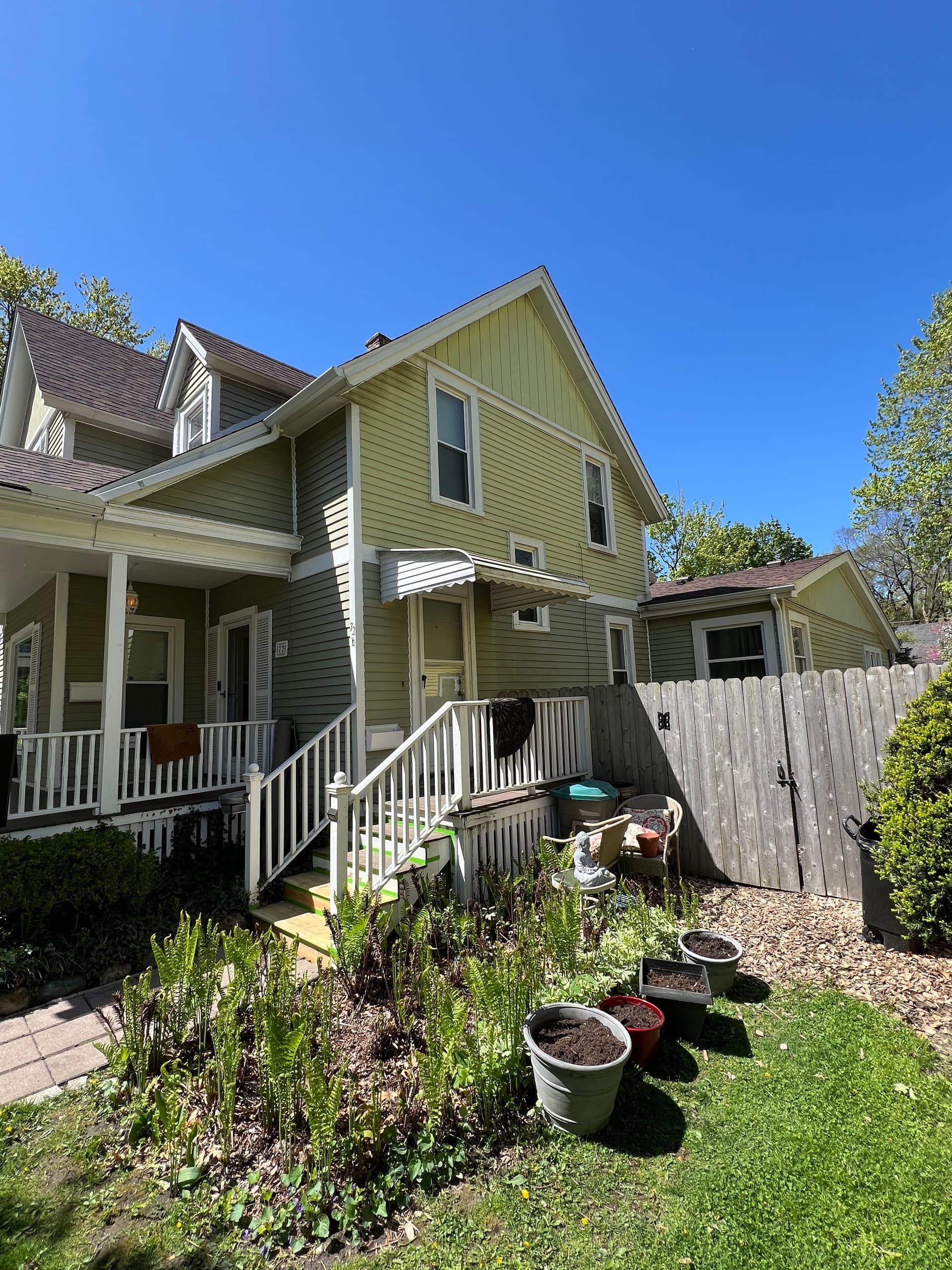 Gallery photos for Sun-Faded Aluminum Siding Gets a Fresh Coat of Protection: Image #4