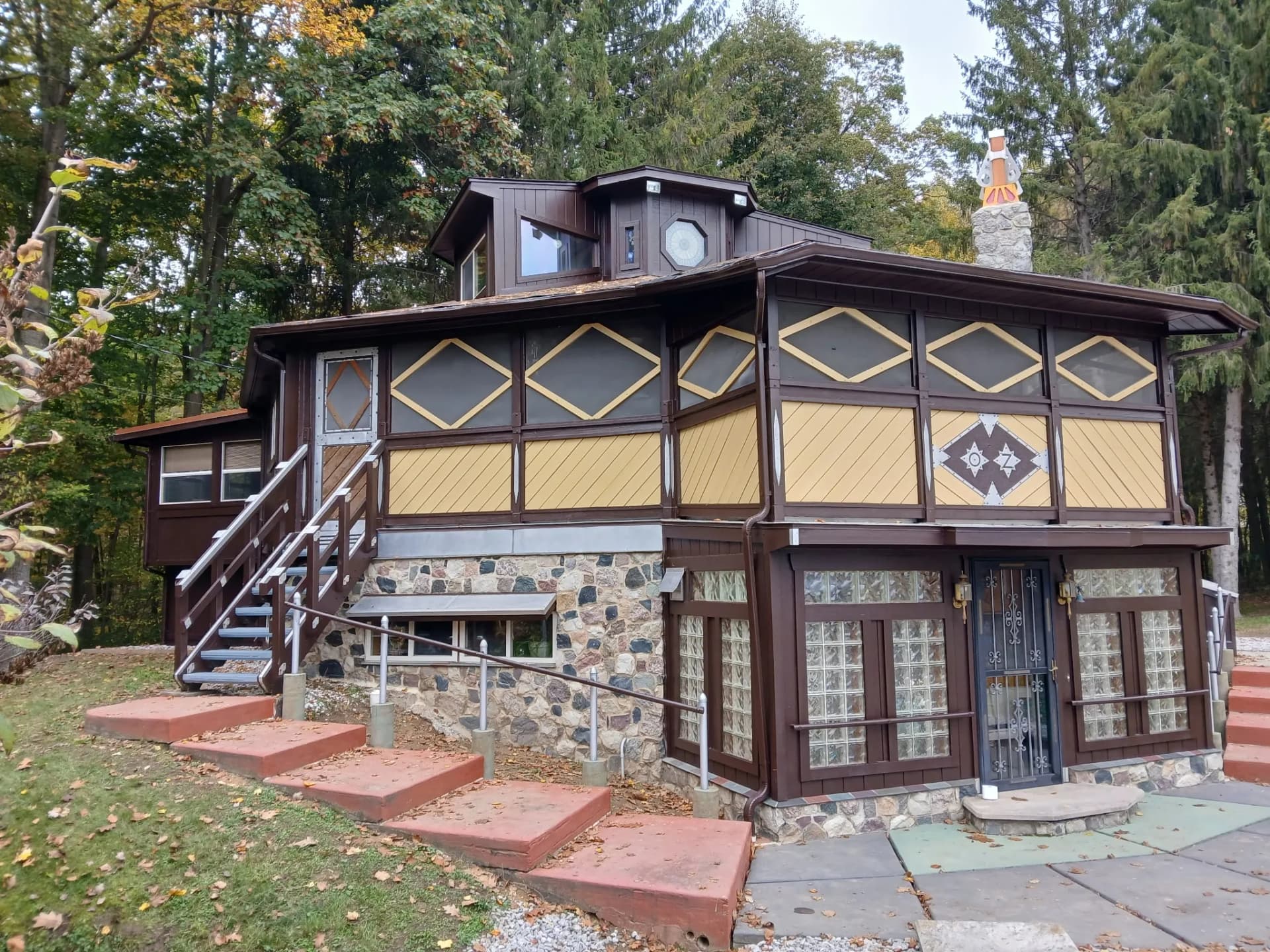 Gallery photos for Exterior Painting on a One-of-a-Kind Octagonal Home: Image #2